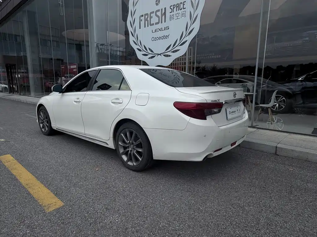 Toyota Reiz 2013 2.5V