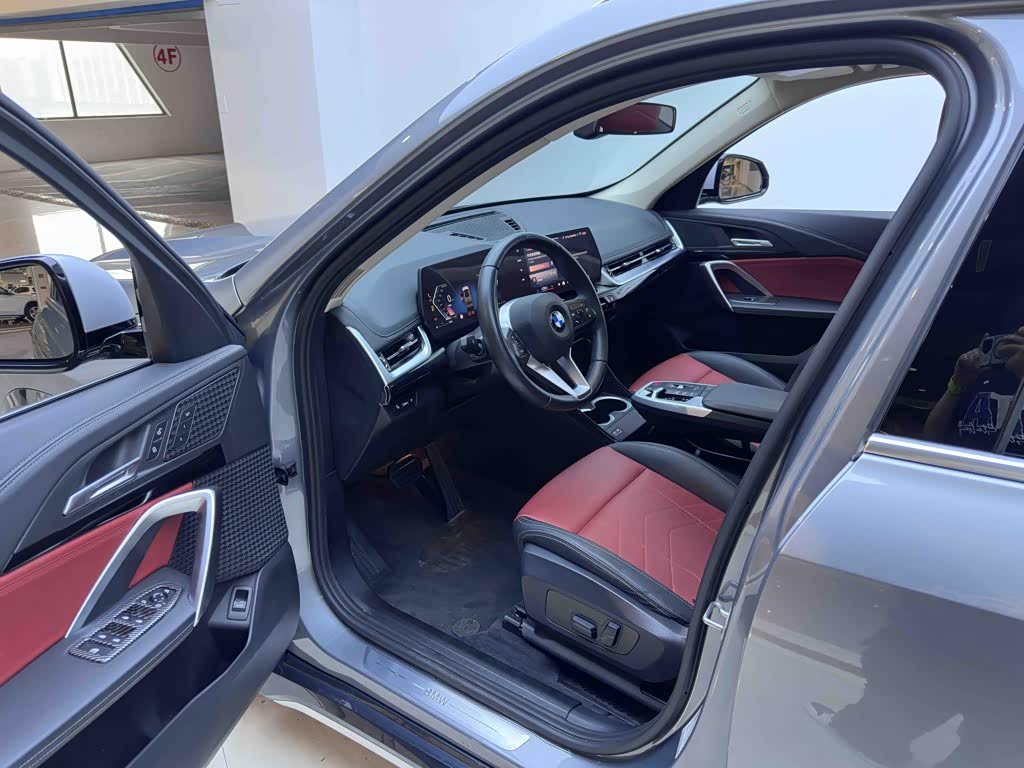 BMW X1 1.5 л 2023 г. Серебристо-серый, пробег 36000 км