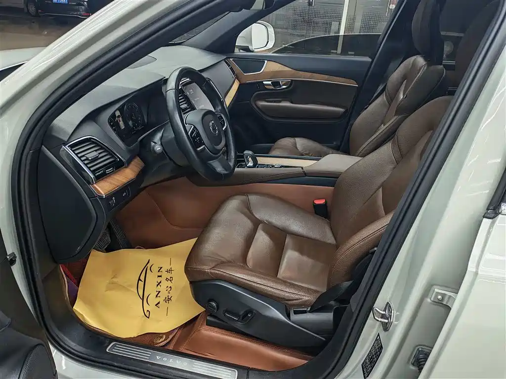 Volvo XC90 2021 B6 Luxury 7 мест