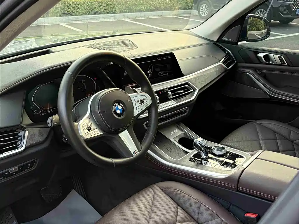 BMW X5 2022 xDrive 30Li Premium M Sport