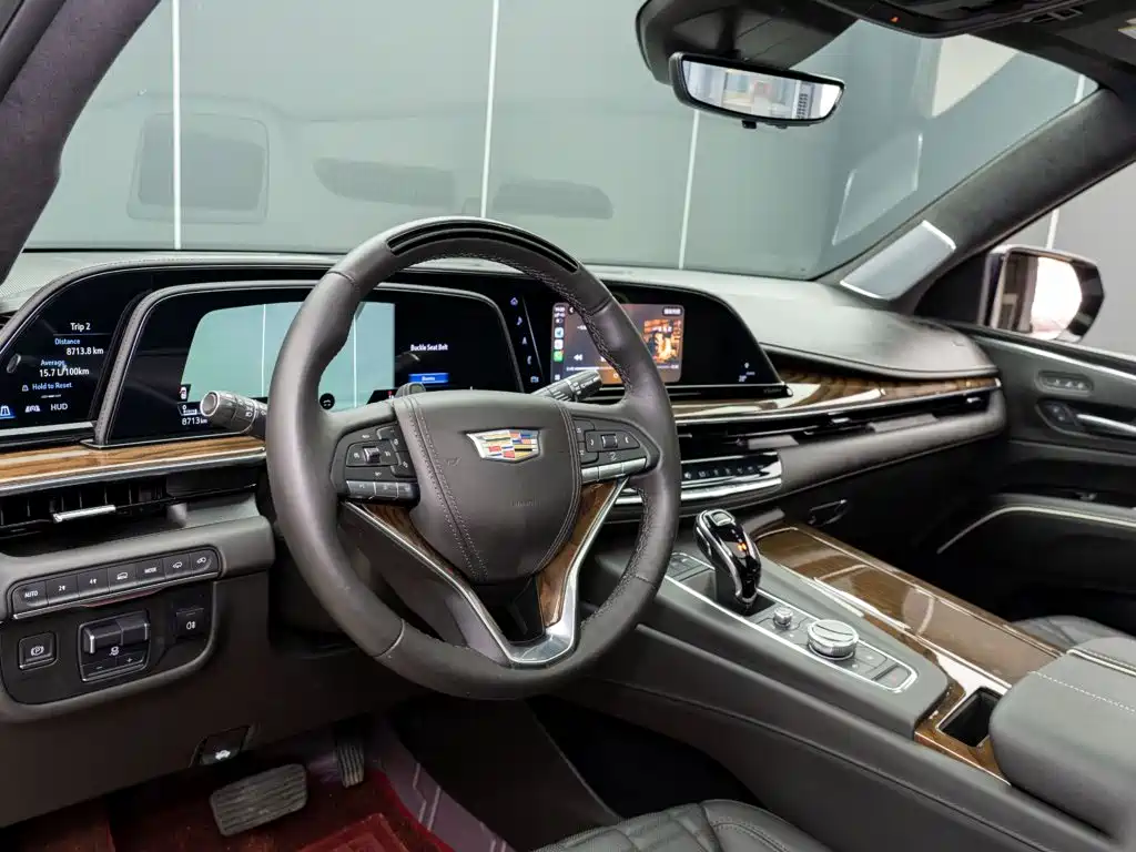 Cadillac Escalade — миниатюра 13