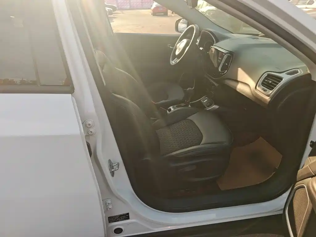 Jeep Compass — миниатюра 25