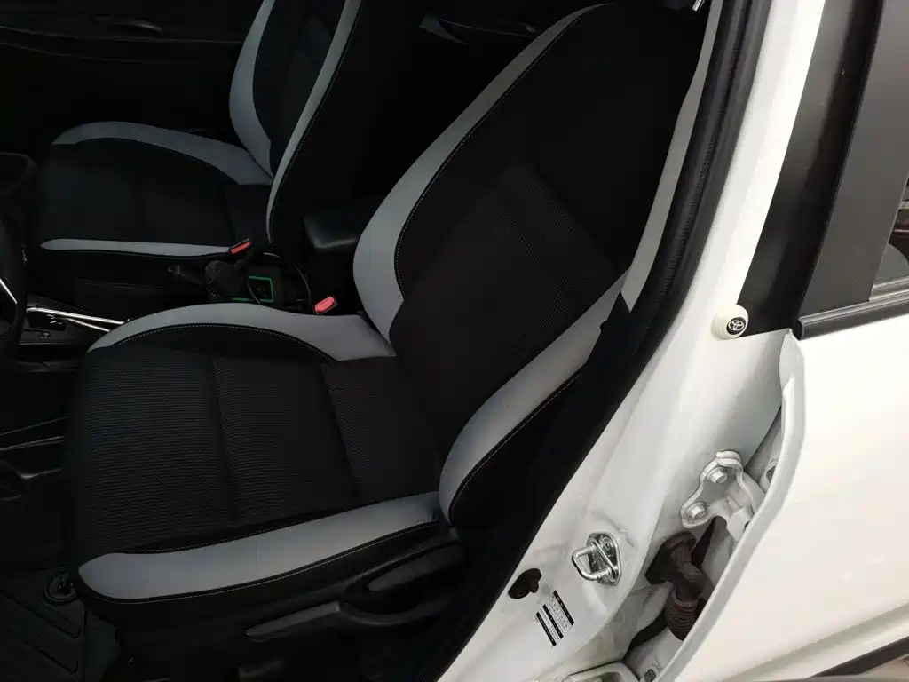 Toyota Yaris L — миниатюра 11
