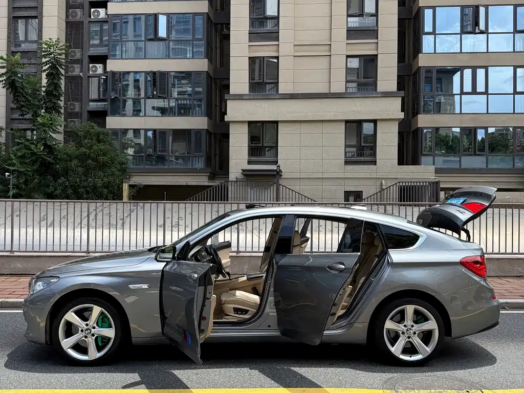 BMW 5 Series GT — миниатюра 6