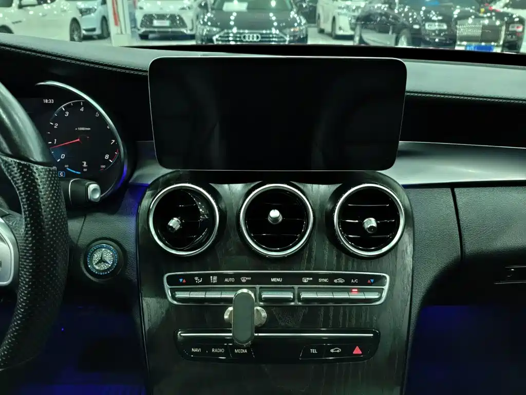 Mercedes-Benz C-Class — миниатюра 10