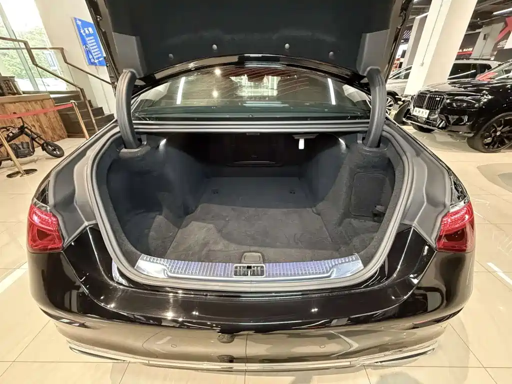 Mercedes-Benz S-Class — миниатюра 6