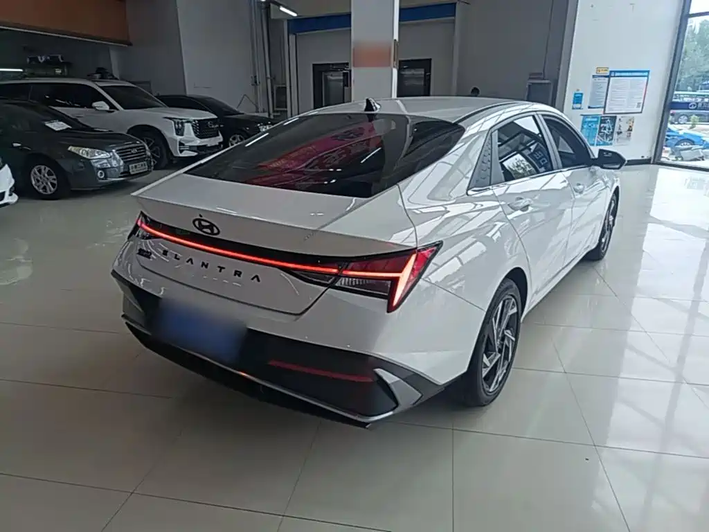 Hyundai Elantra — миниатюра 7