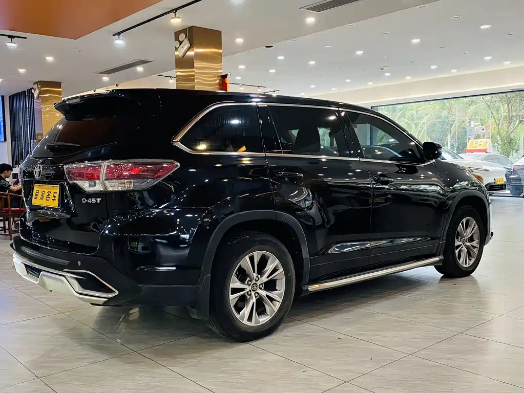 TOYOTA HIGHLANDER