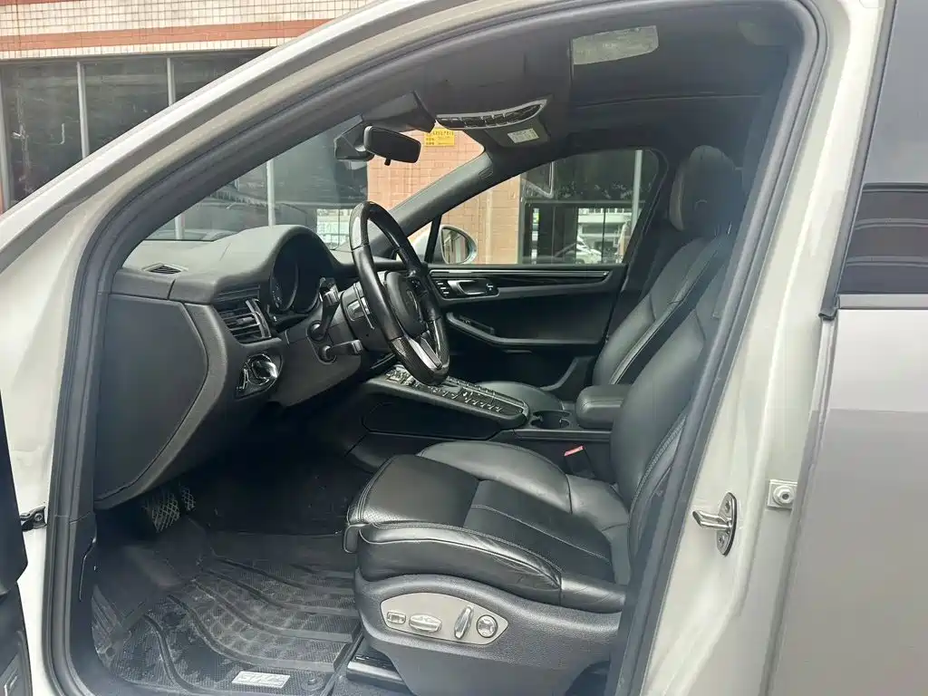 Porsche Macan — миниатюра 5