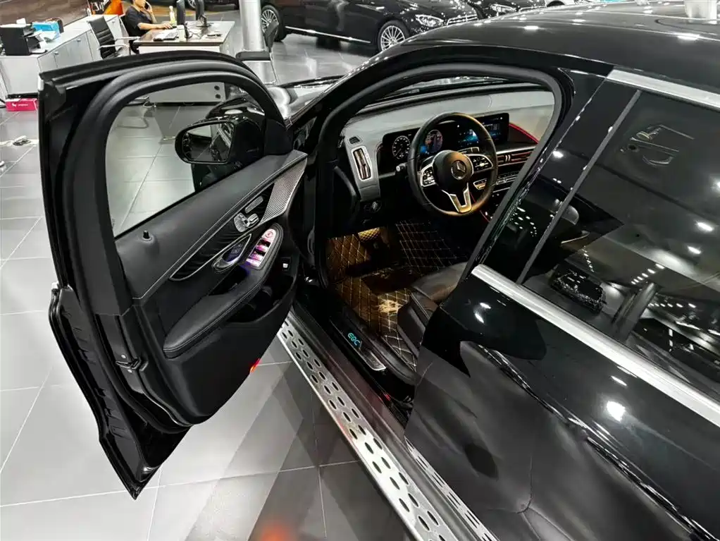 Mercedes-Benz EQC — миниатюра 13