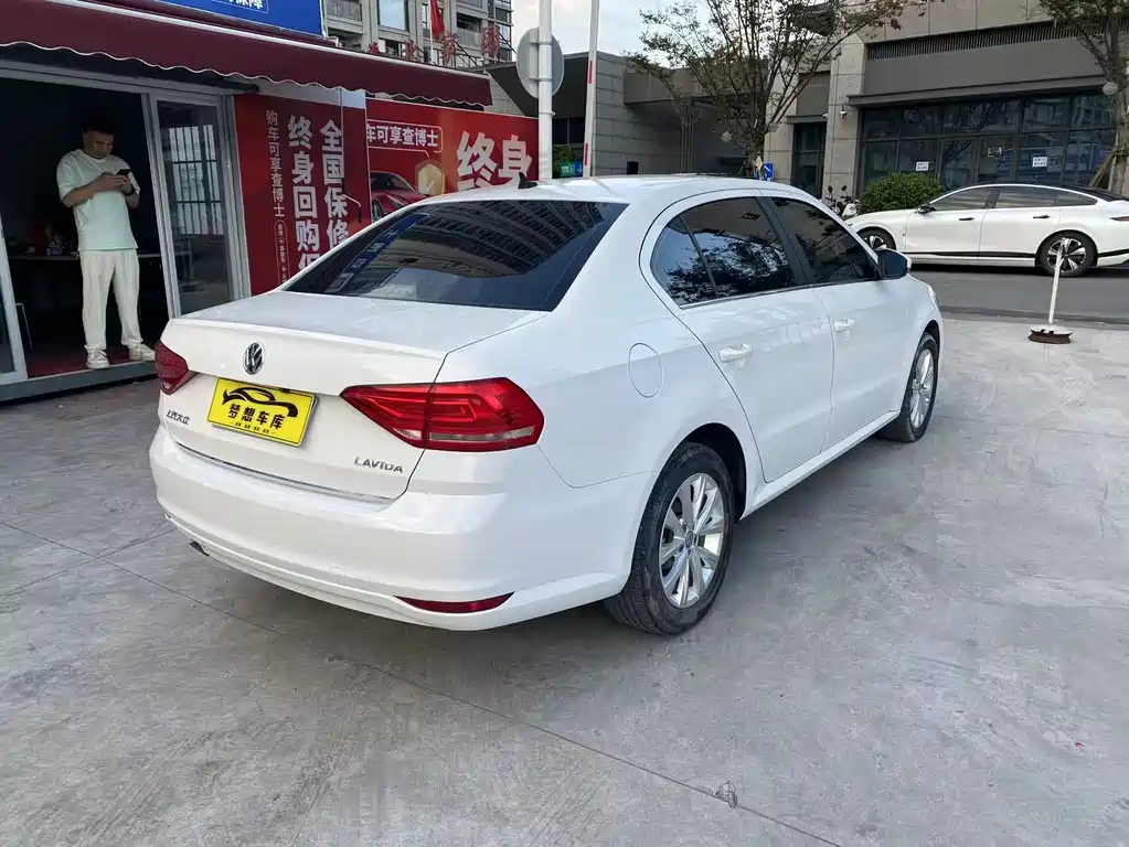 Volkswagen Lavida — миниатюра 3