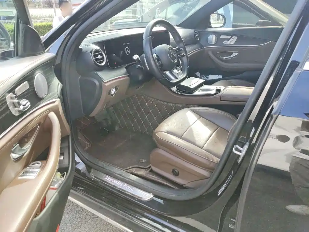 Mercedes-Benz E-Class — миниатюра 14