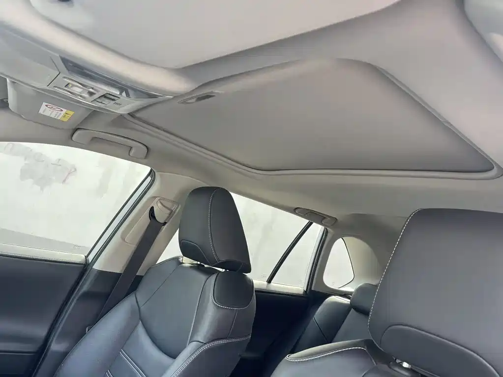 Toyota RAV4 — миниатюра 9