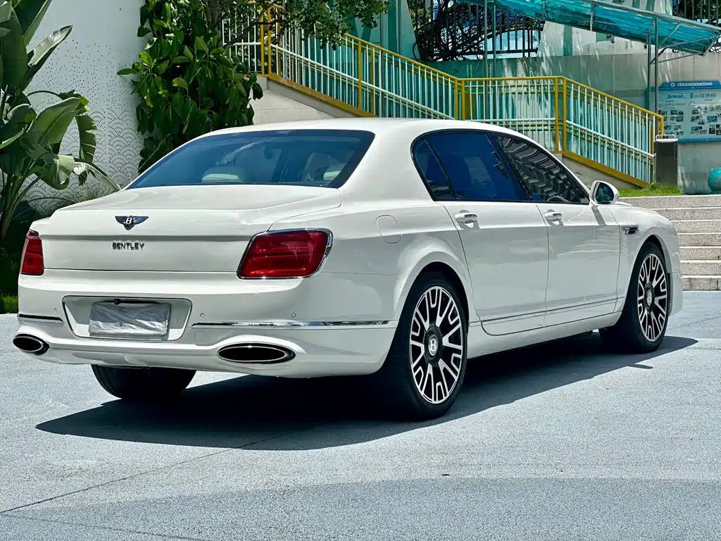 Bentley Flying Spur 2010 6.0T мест