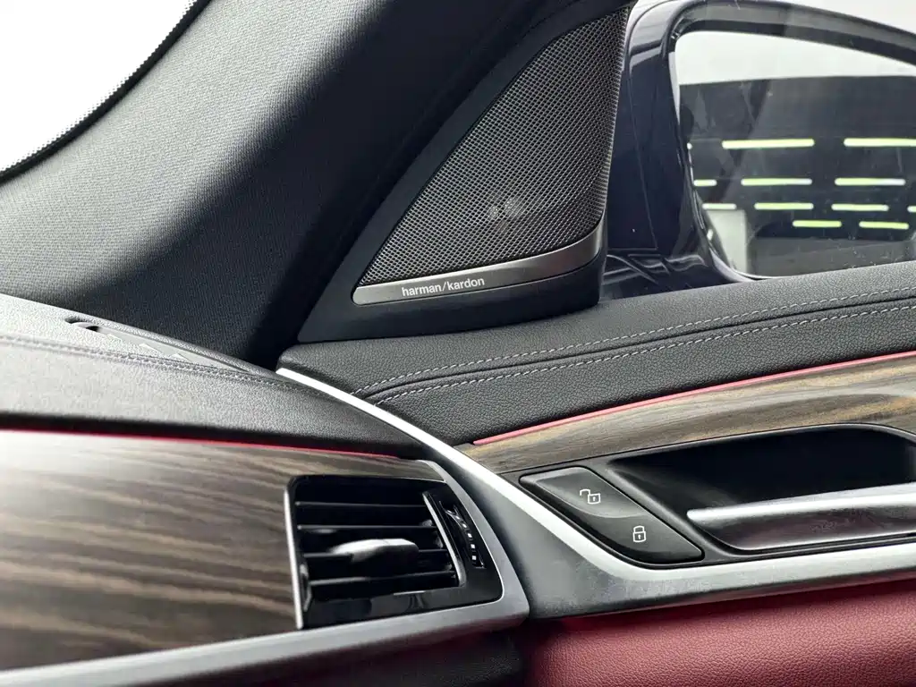 BMW 5 Series — миниатюра 10