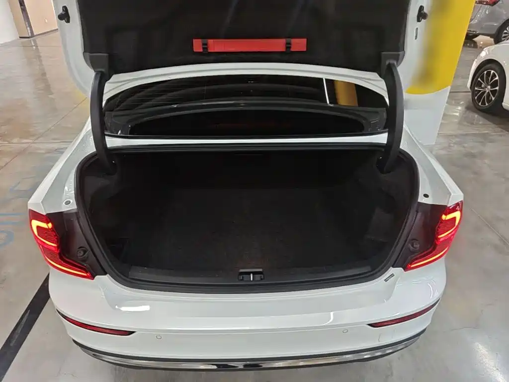 Volvo S60 — миниатюра 19
