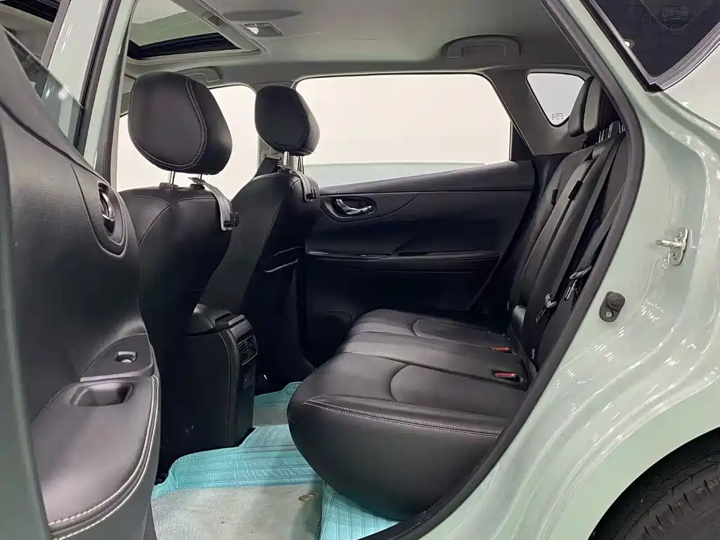 Nissan Tiida — миниатюра 5