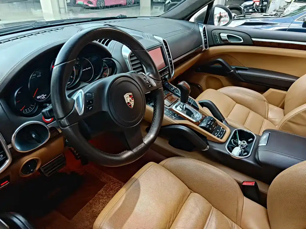 Porsche Cayenne — миниатюра 8