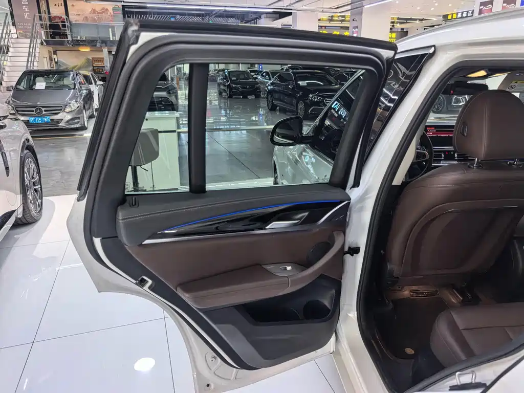 BMW X3 — миниатюра 8