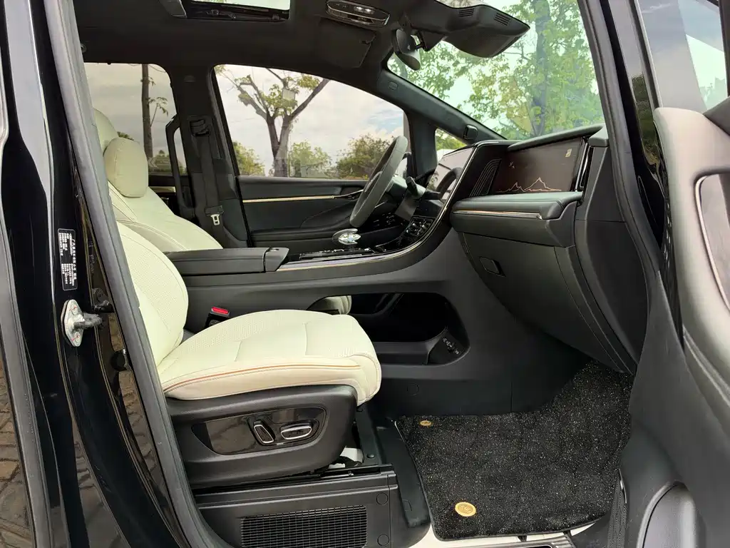 GAC Motor Trumpchi M8 — миниатюра 10