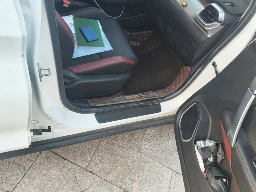 Geely Binyue — миниатюра 17