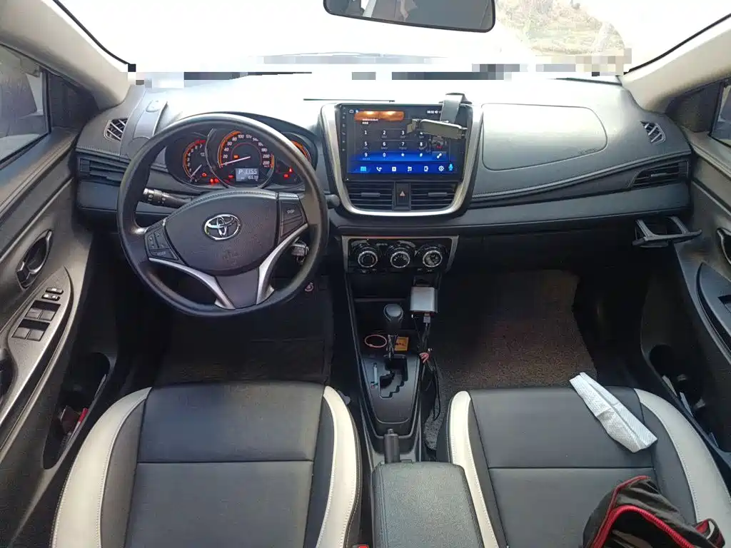 Toyota Yaris L — миниатюра 5