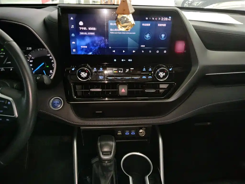 Toyota Highlander 2022 2.5L Luxury 7 мест