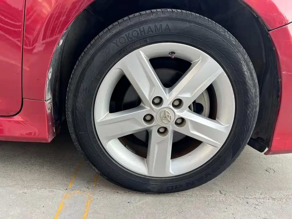 Toyota Camry — миниатюра 4