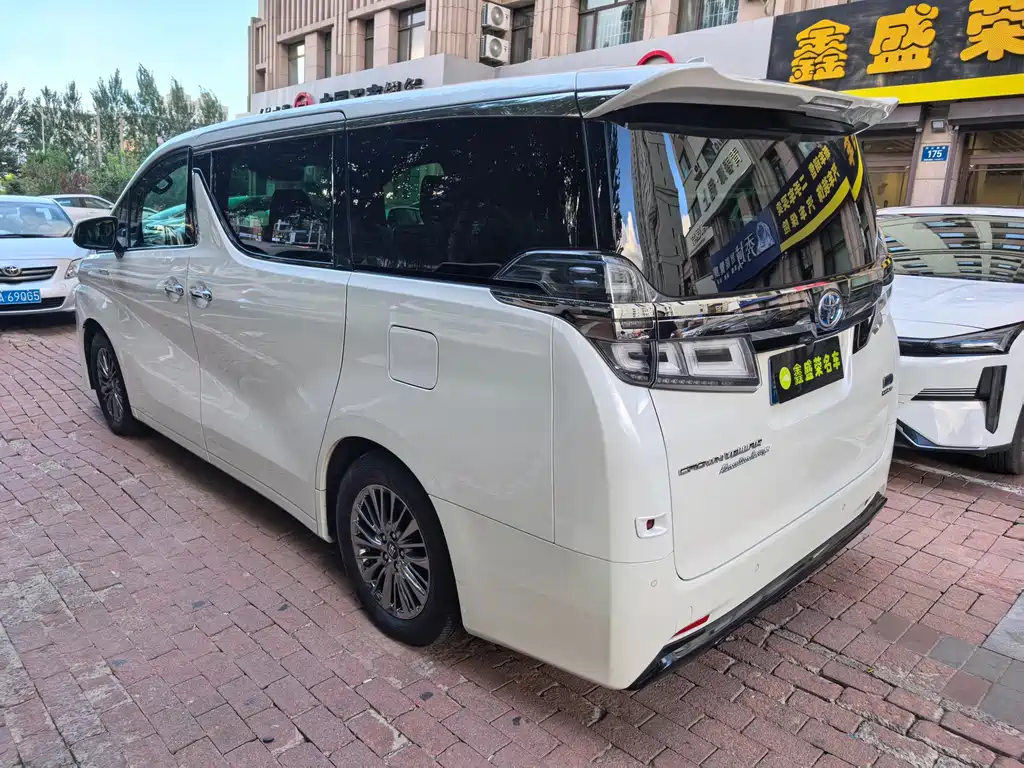 Toyota Vellfire — миниатюра 6