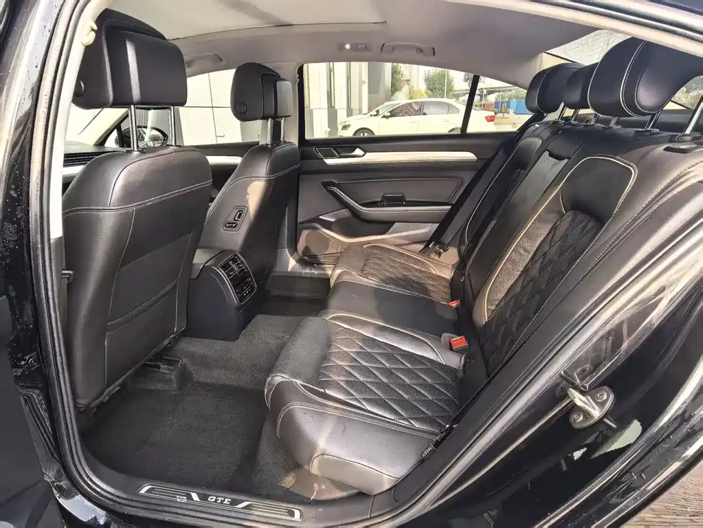 Volkswagen Magotan PHEV — миниатюра 4