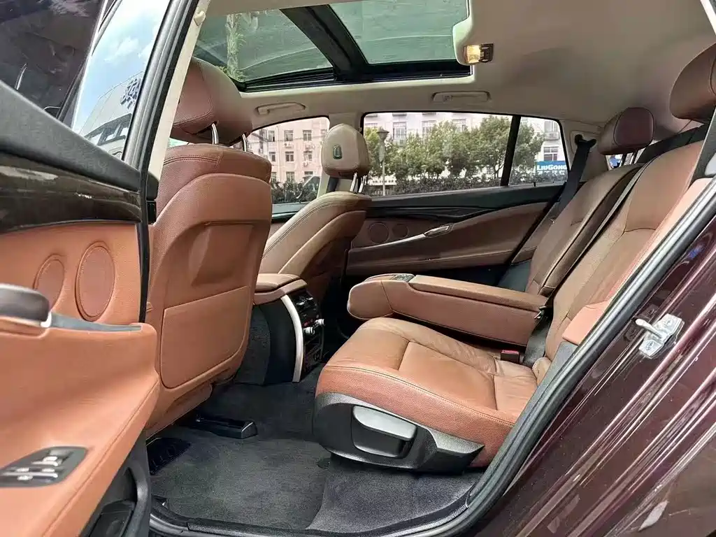 BMW 5 Series GT — миниатюра 5