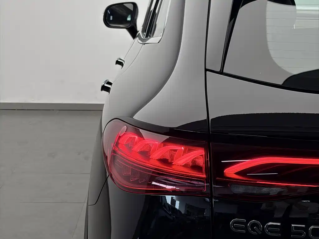 Mercedes-Benz EQE SUV — миниатюра 20