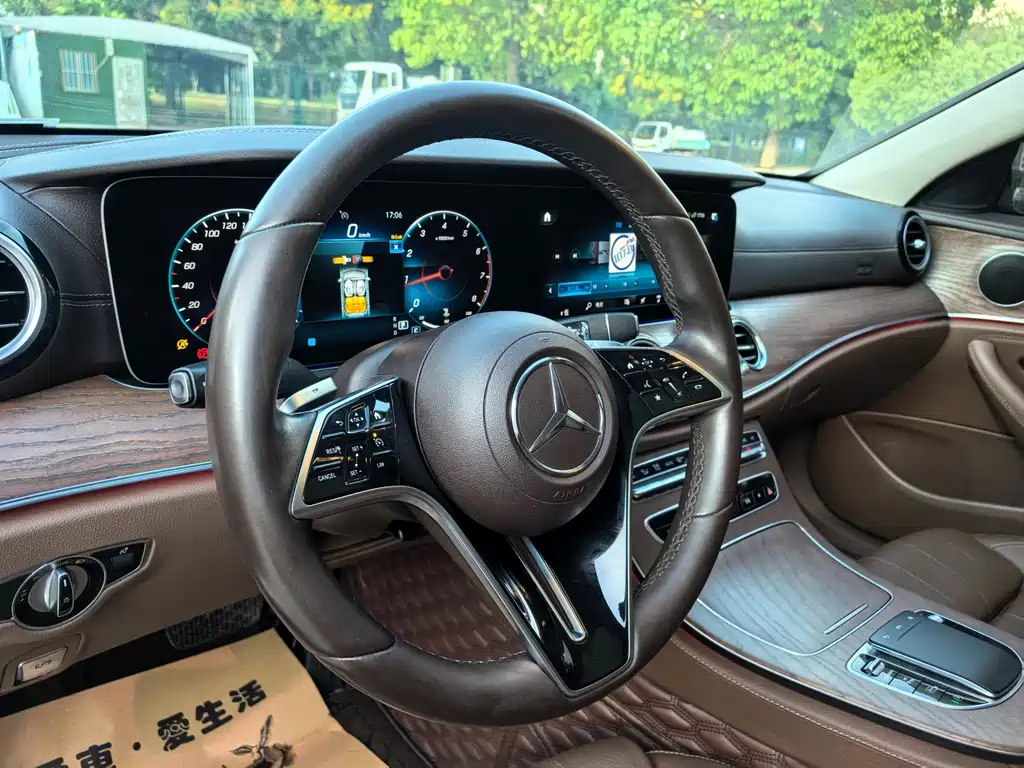 Mercedes-Benz E-Class — миниатюра 9