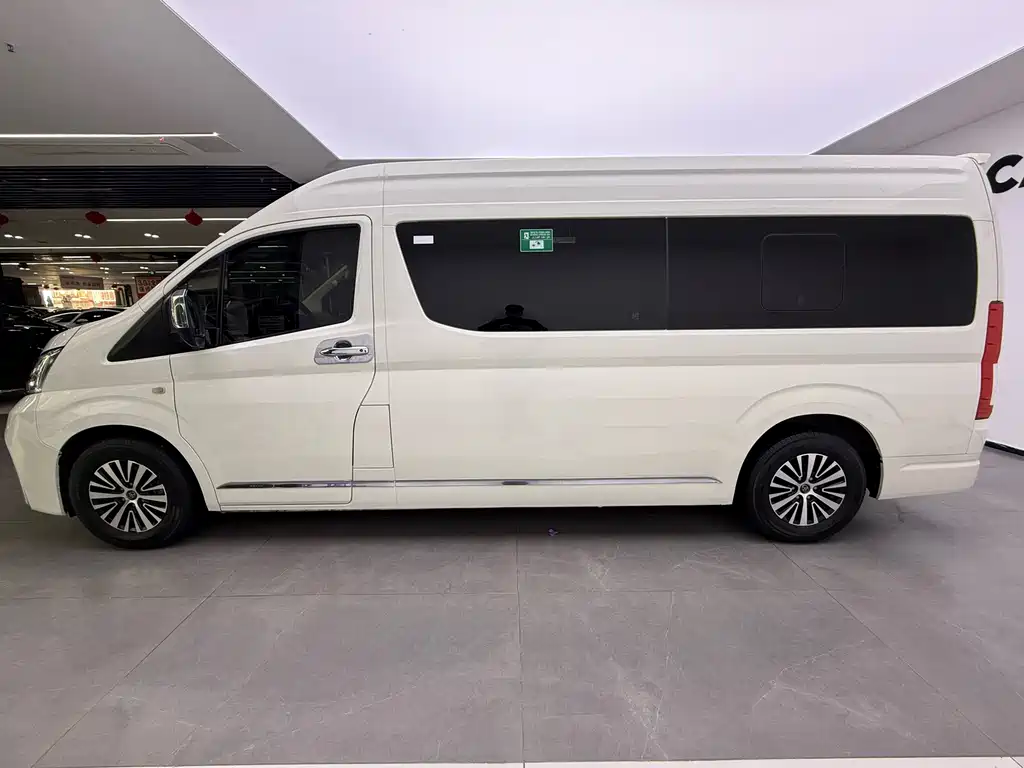 Toyota Hiace — миниатюра 5