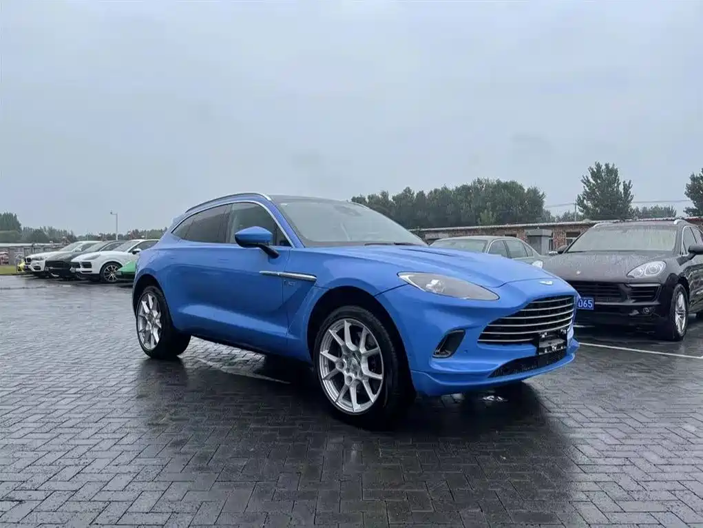 ASTON MARTIN  DBX