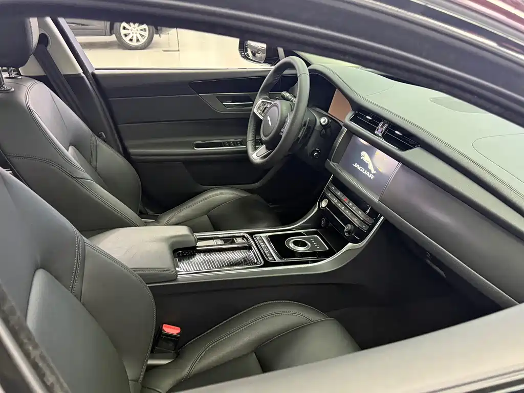 Jaguar XFL — миниатюра 14
