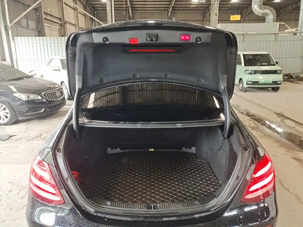 Mercedes-Benz E-Class — миниатюра 19