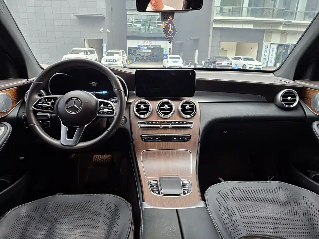Mercedes-Benz GLC 2020 GLC 300 L 4MATIC Luxury