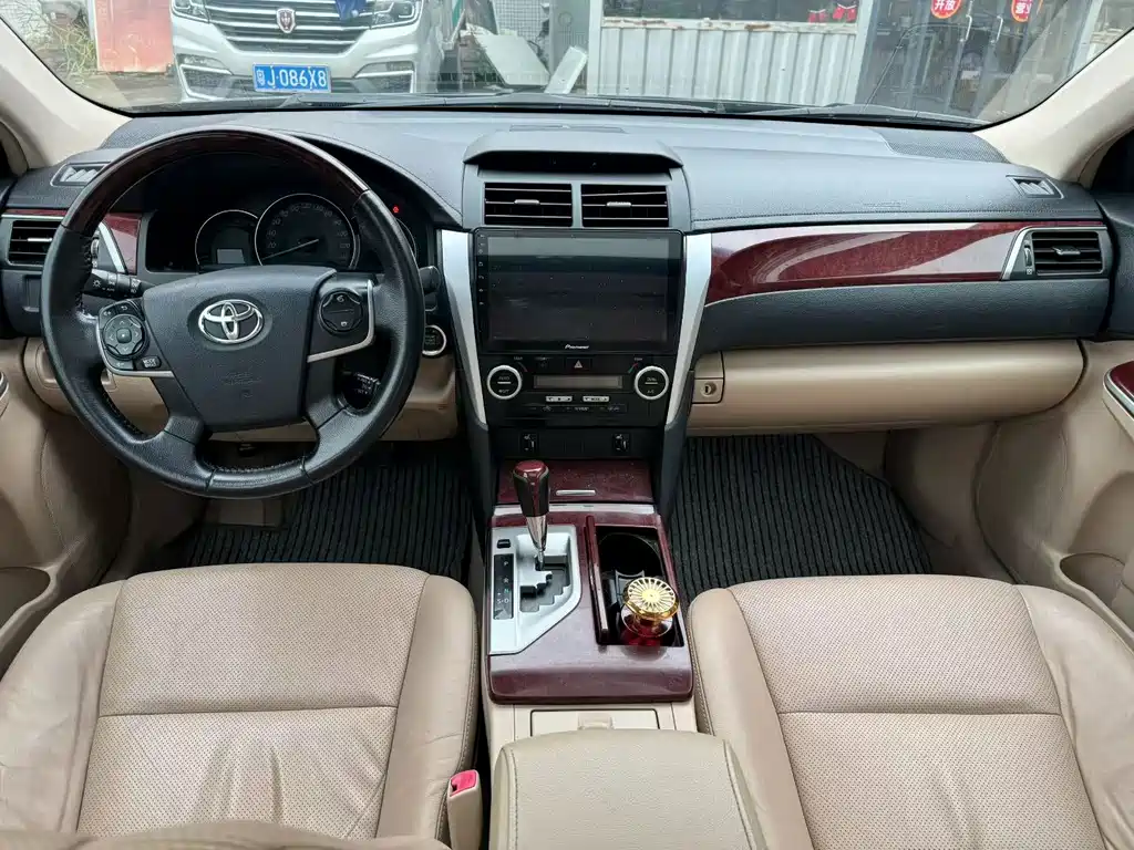 Toyota Camry — миниатюра 6