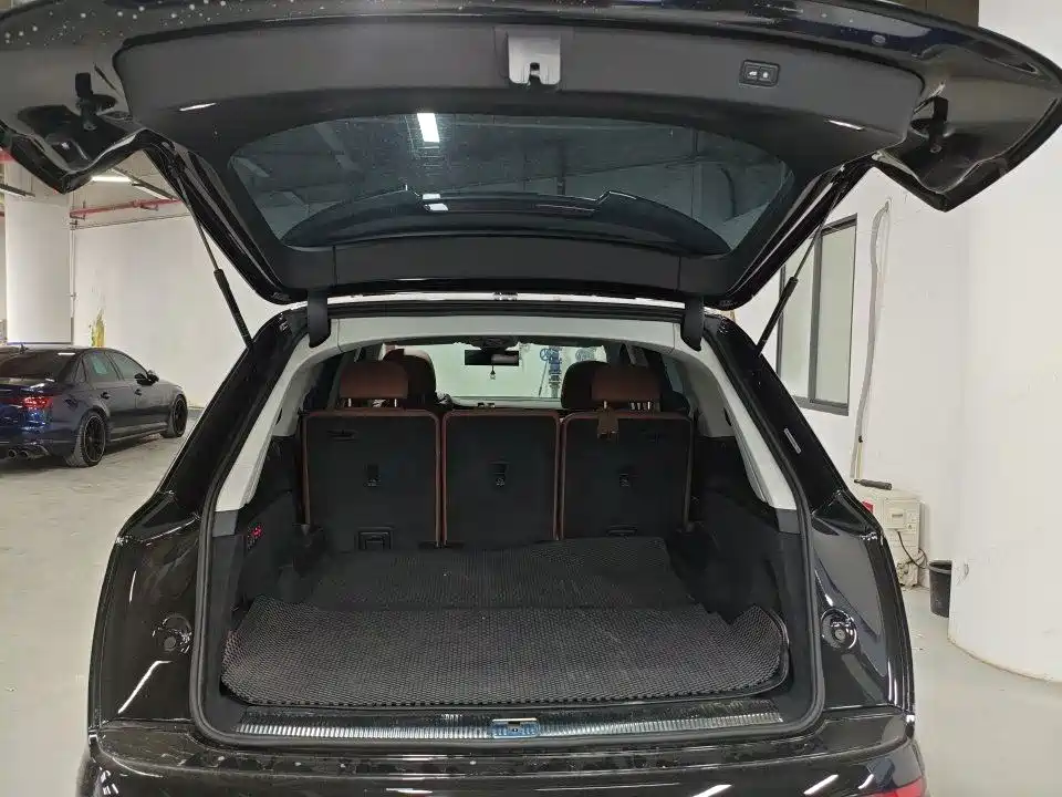 Audi Q7 — миниатюра 7