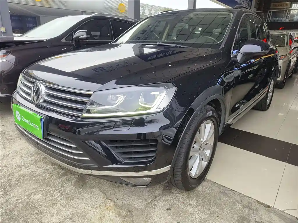 VOLKSWAGEN TOUAREG