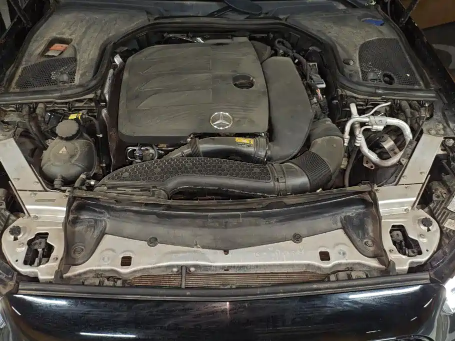 Mercedes-Benz E-Class — миниатюра 10