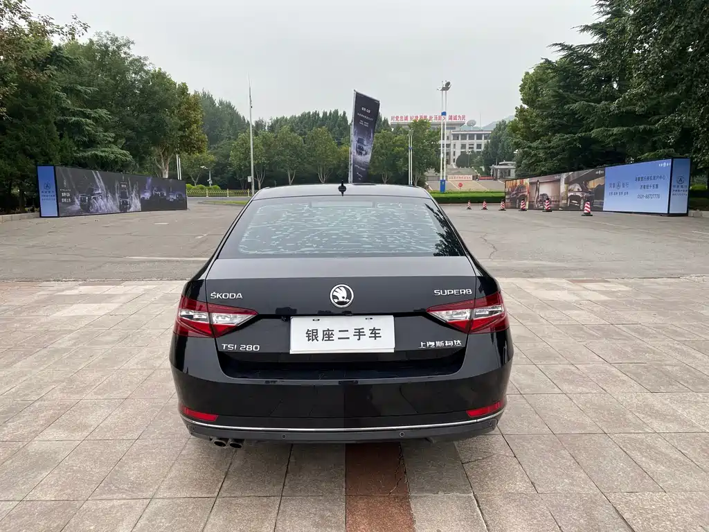 Skoda Superb — миниатюра 5