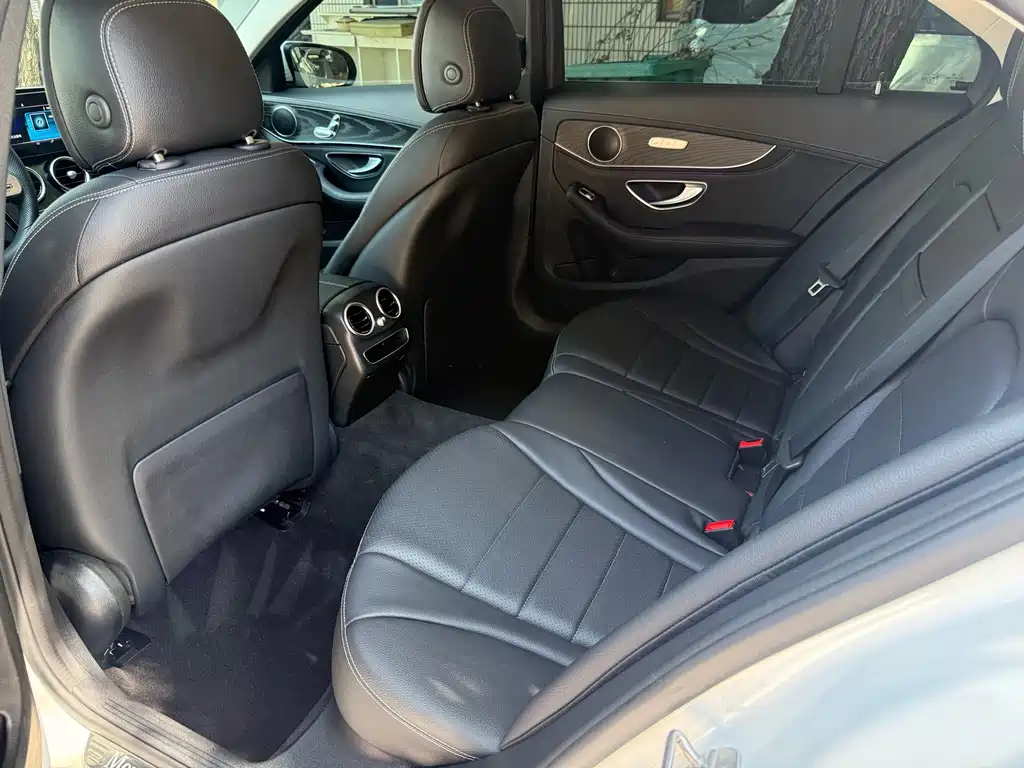 Mercedes-Benz C-Class — миниатюра 6