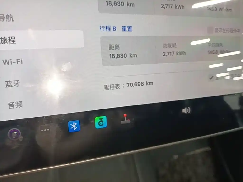 Tesla Model Y — миниатюра 12