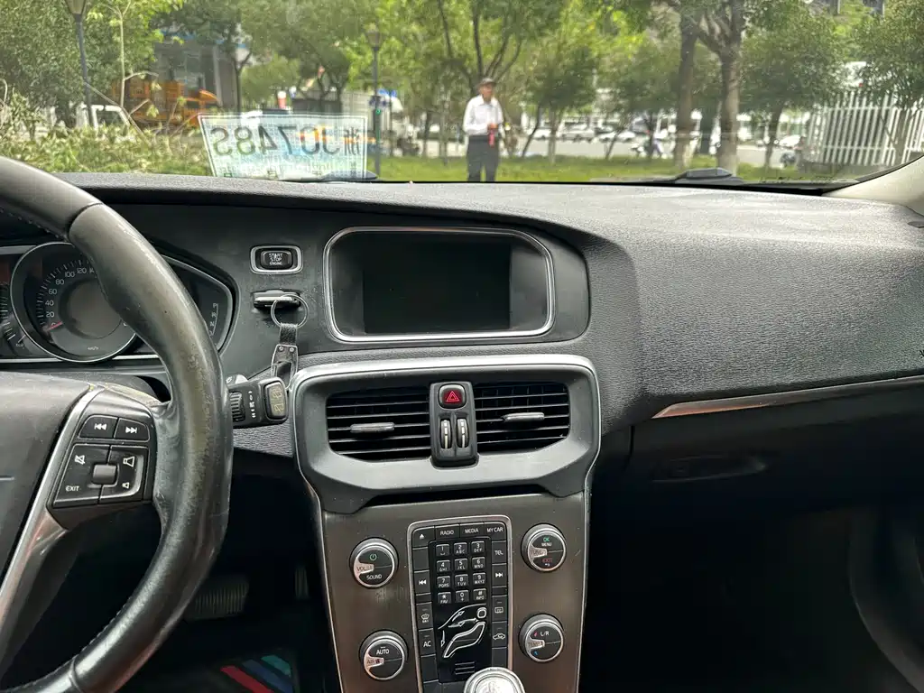 Volvo V40 — миниатюра 11