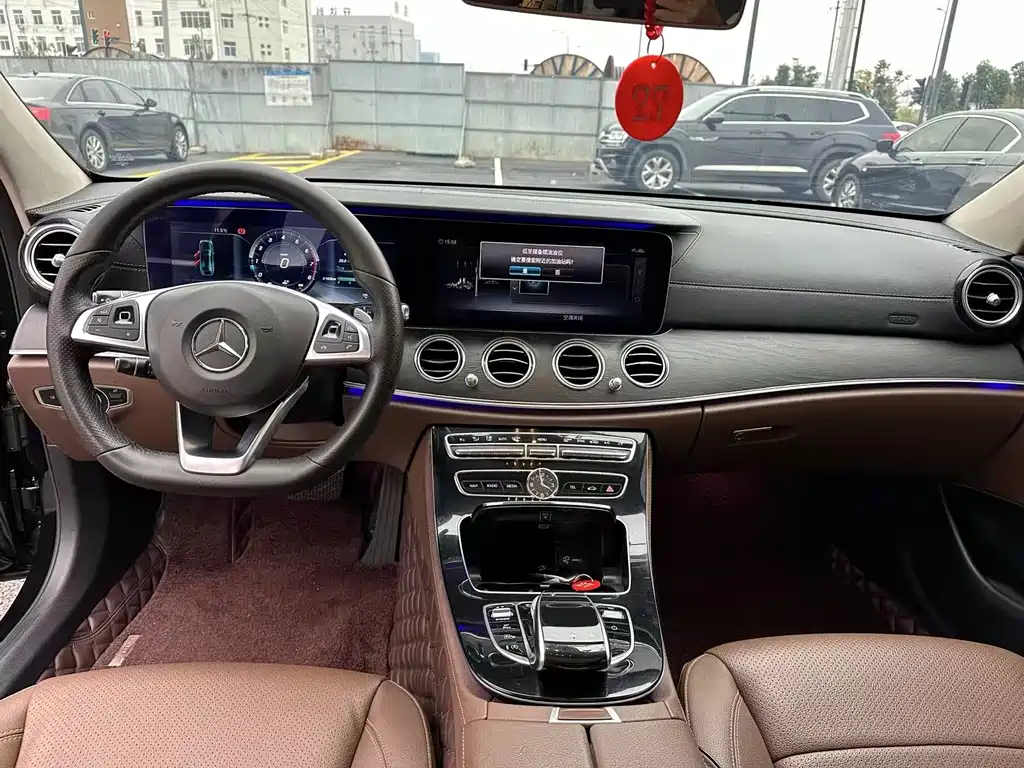 Mercedes-Benz E-Class — миниатюра 5