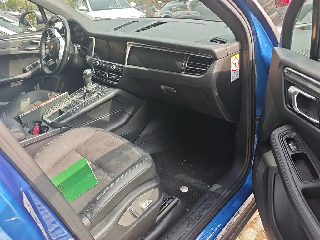 Porsche Macan — миниатюра 5