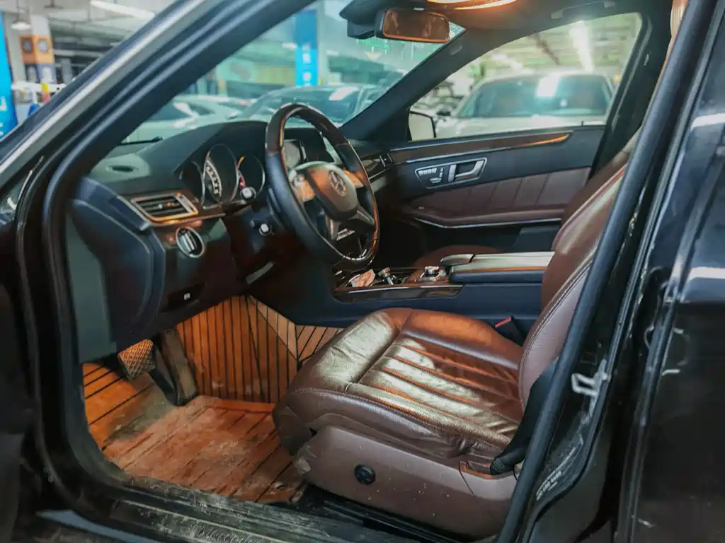 Mercedes-Benz E-Class — миниатюра 4