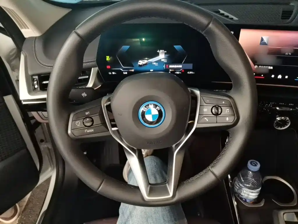 BMW iX1 — миниатюра 11